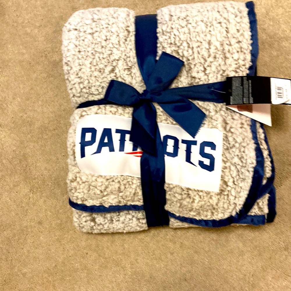 Patriots fleece throw